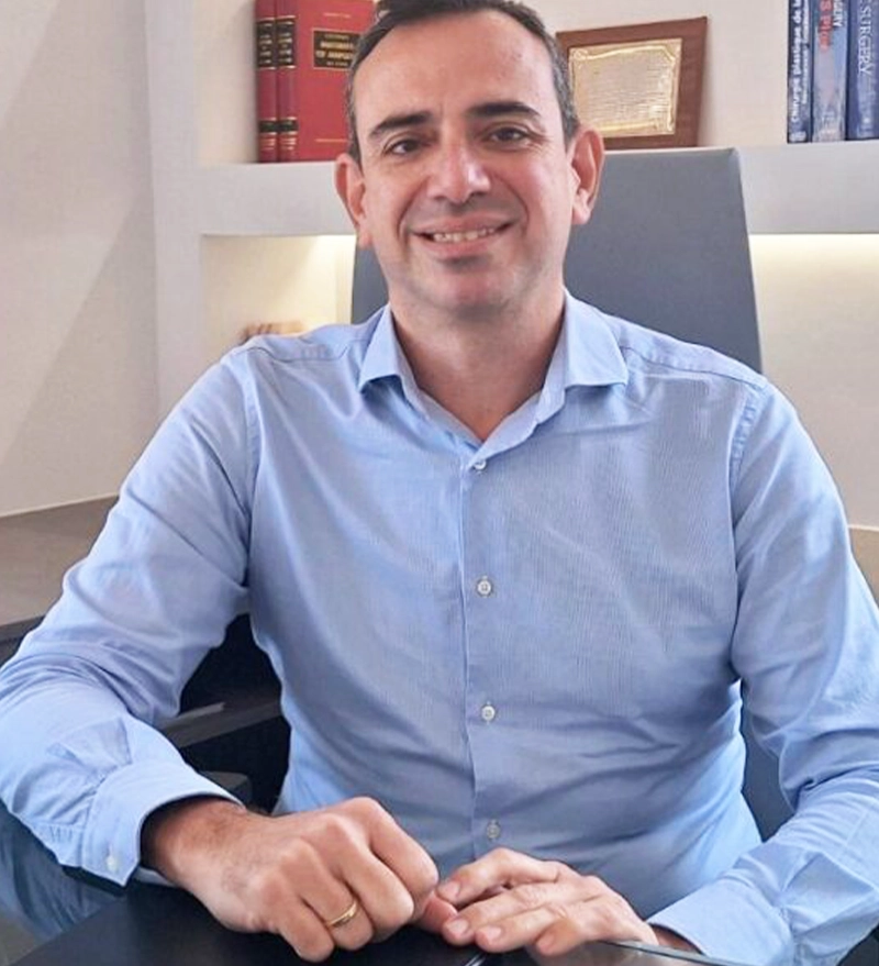 Χαράλαμπος Λαμπρόπουλος, Πλαστικός Χειρουργός